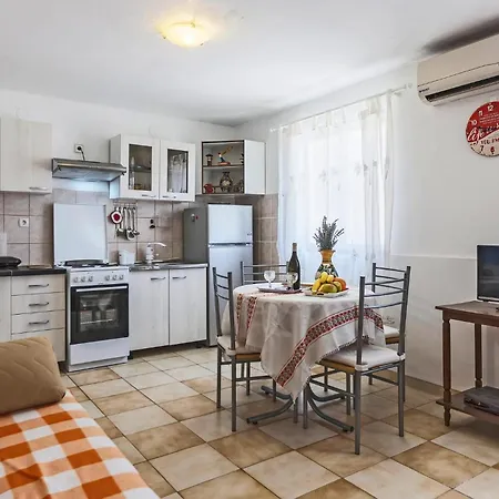 1 Bedroom Beautiful In