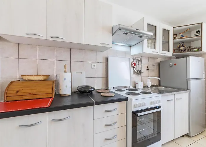 Vikendica Awesome In With Kitchen Pula