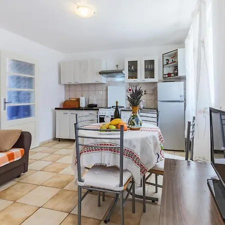 Awesome In With Kitchen * Pula