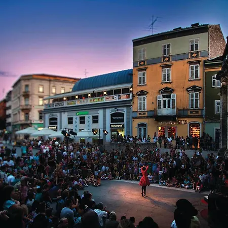 Awesome In With Kitchen *