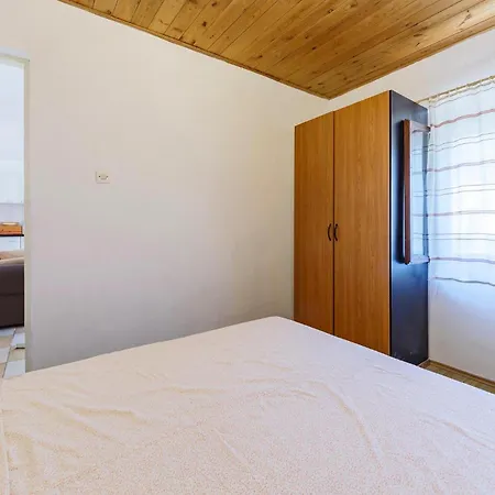 Awesome In With Kitchen Holiday home Pula