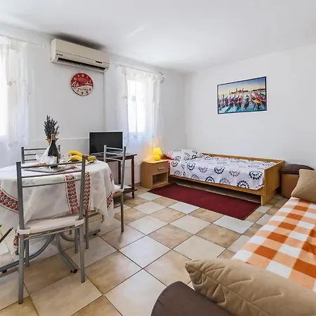 1 Bedroom Beautiful In بولا